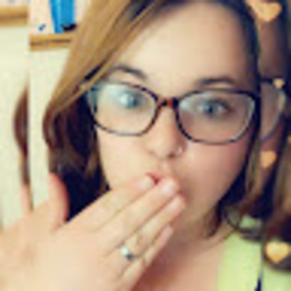 Meet your Posher, Brittney - Picture 1 of 1